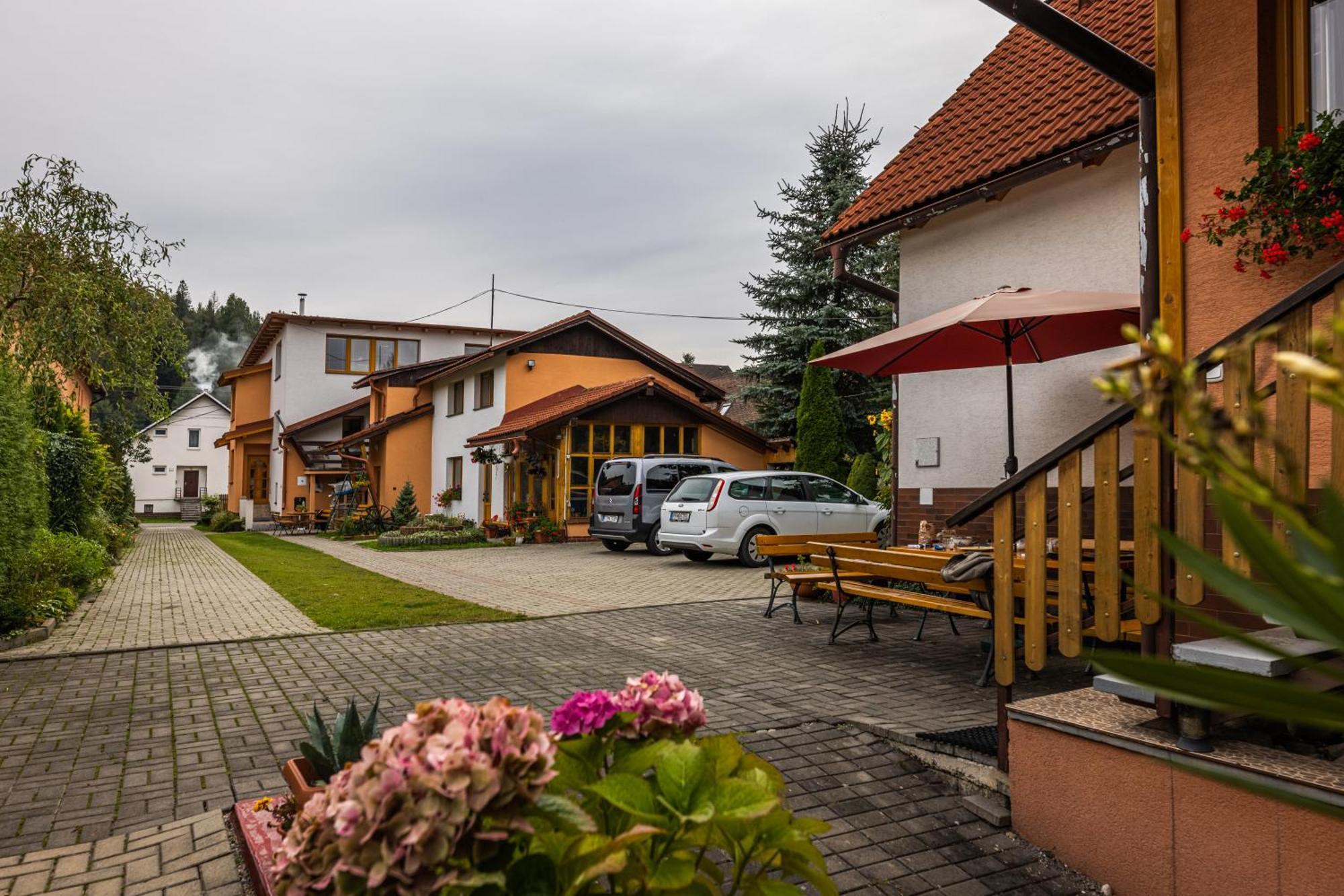 Hotel Penzion Jas Zuberzec Zewnętrze zdjęcie